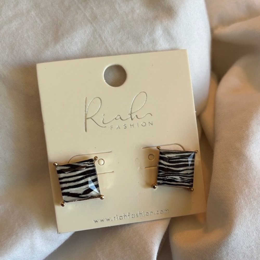 Riah Fashion square blk and white striped Zebra Print Earrings